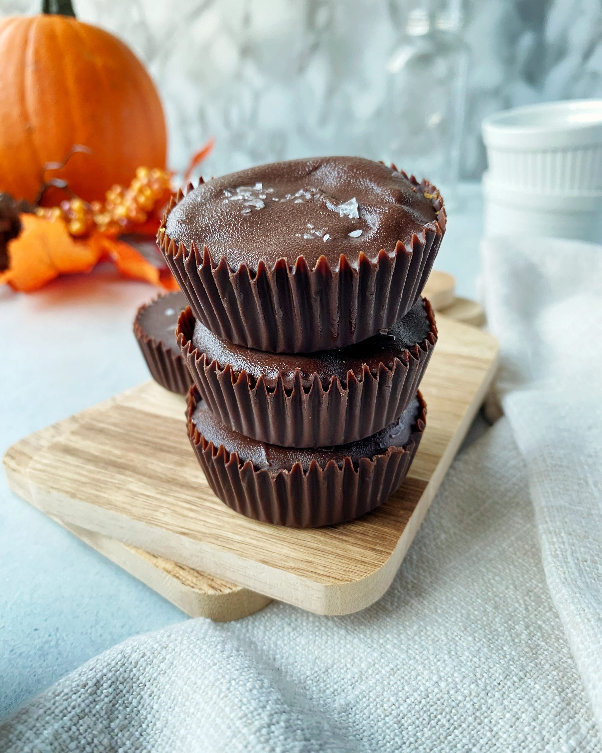 Healthy Homemade Reese's Peanut Butter Pumpkin Cups (Vegan) | Riri's ...