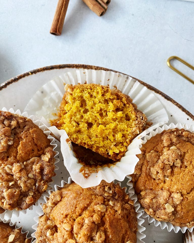 Fluffy Vegan Pumpkin Muffins with Streusel Topping