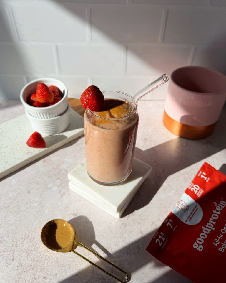 High Protein Strawberry Smoothie (Vegan)