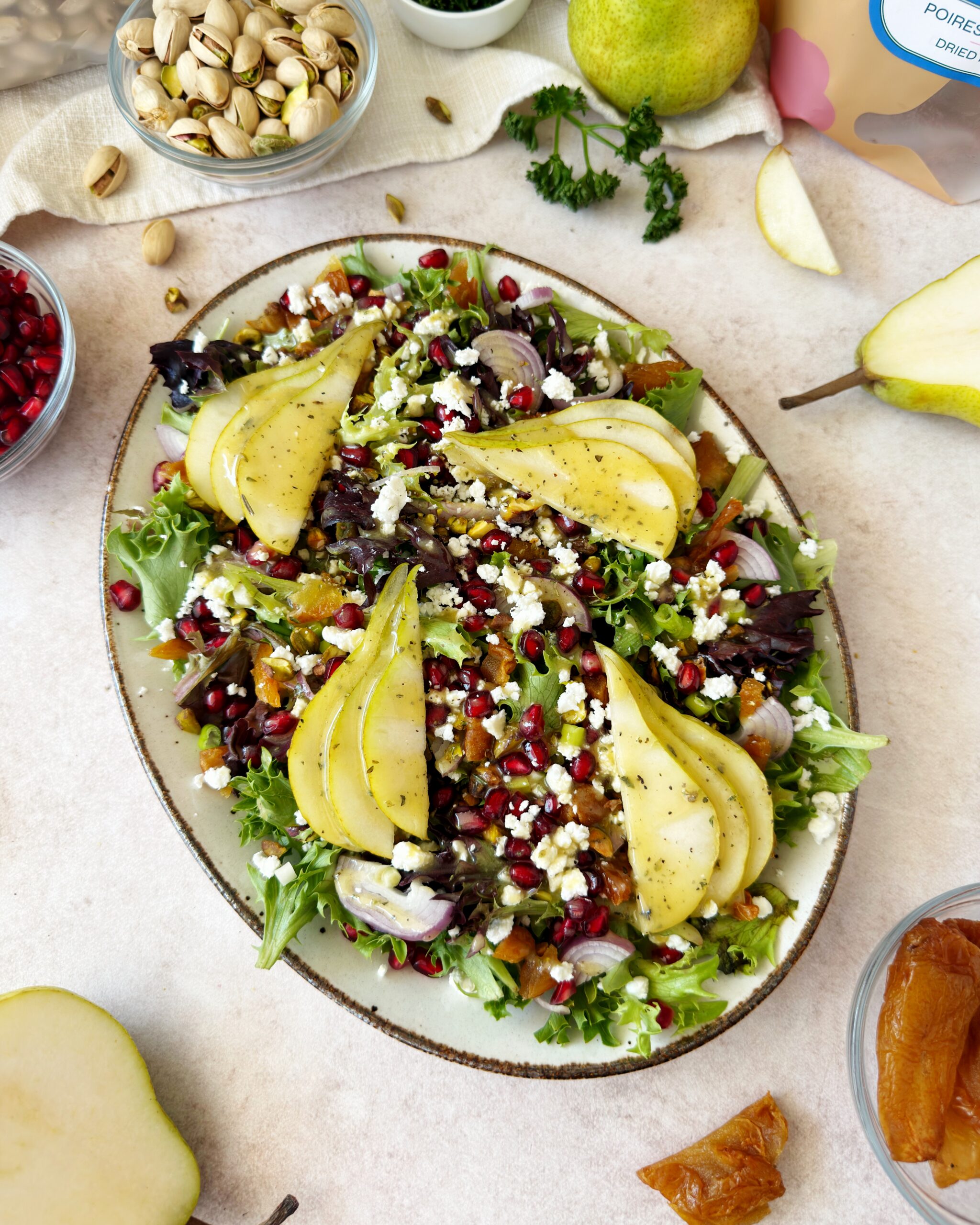 pear and crunchy pistachio salad